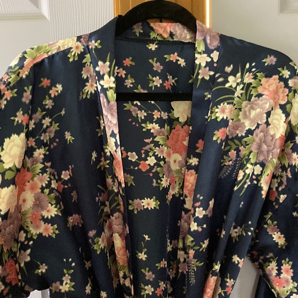 Floral bridesmaid robe - Picture 3 of 3